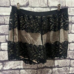 Bebe Black & Beige Shorts Size L